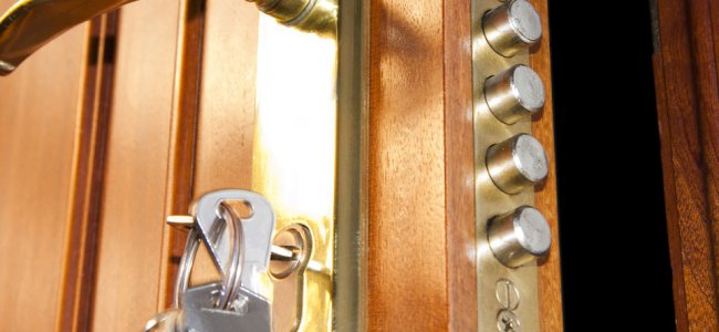 Apertura porte senza scasso: la nuova tecnica dei ladri si chiama key bumping